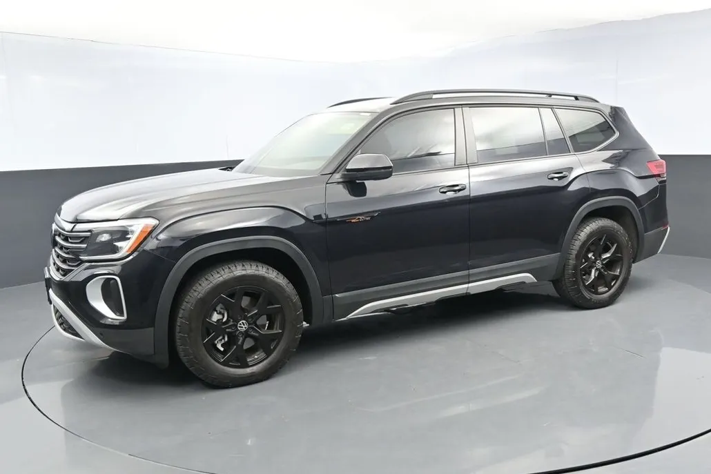 2024 Volkswagen Atlas Peak Edition SE Technology photo 1