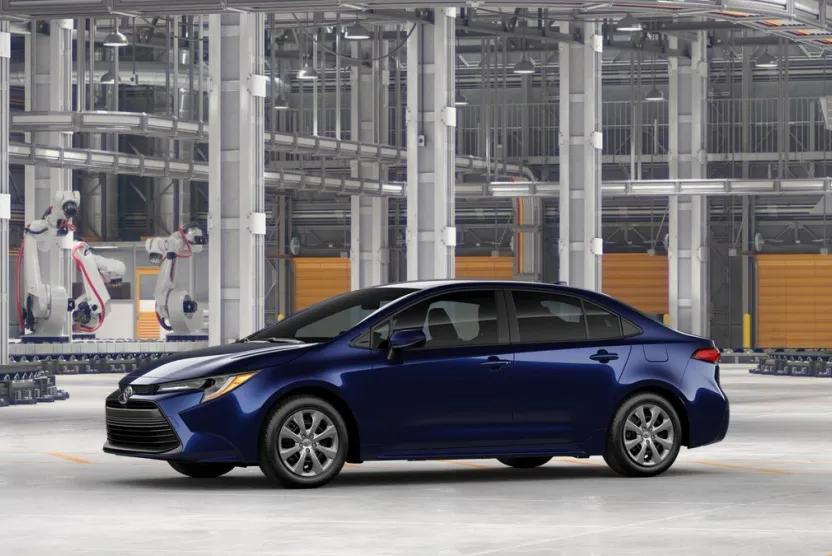 2025 Toyota Corolla LE photo 1