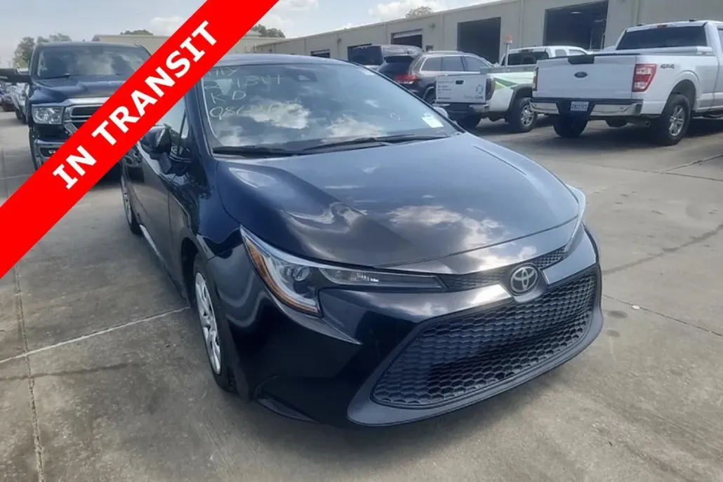 2021 Toyota Corolla LE photo 1