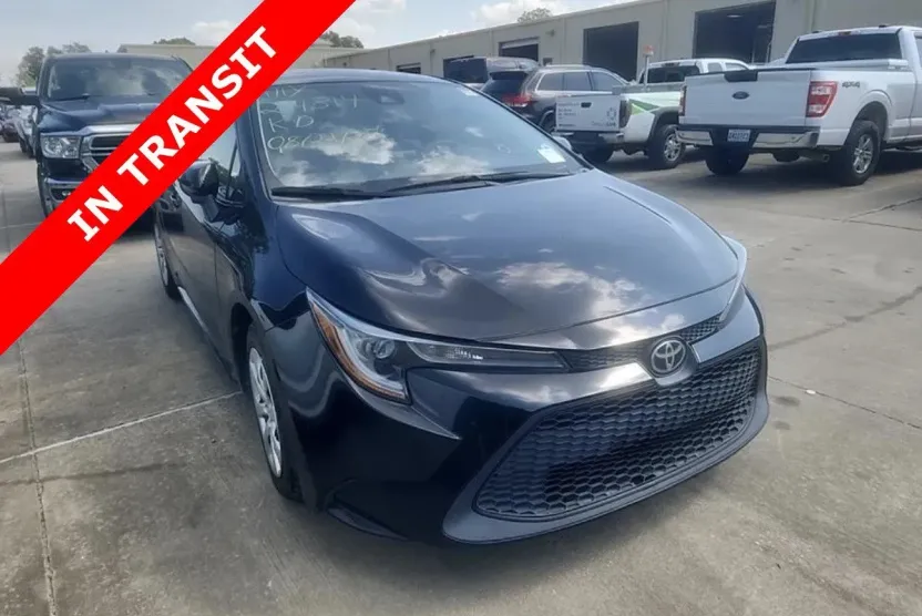 2021 Toyota Corolla LE photo 1