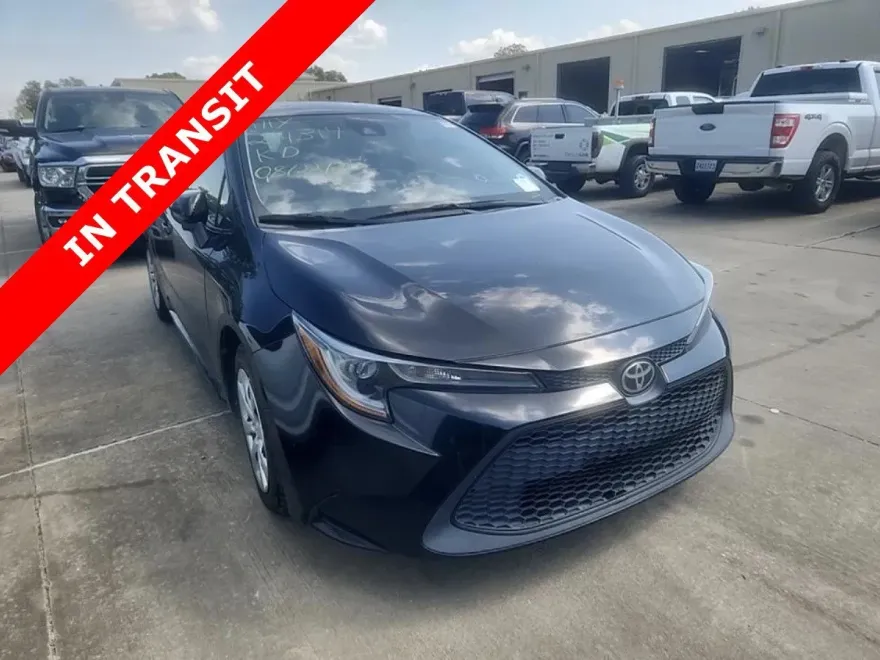 2021 Toyota Corolla LE photo 1