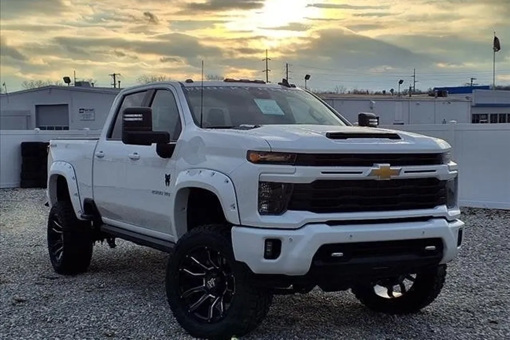 2025 Chevrolet Silverado 2500HD LT photo 1
