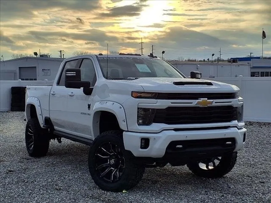 2025 Chevrolet Silverado 2500HD LT photo 1