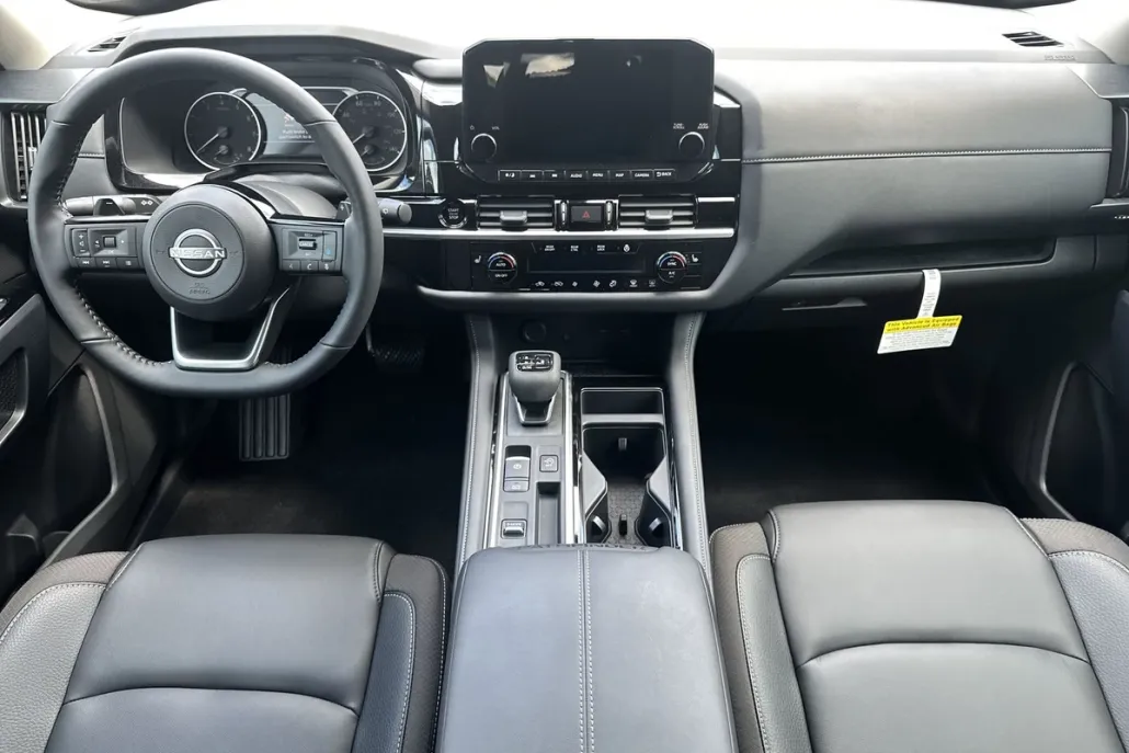 2025 Nissan Pathfinder SL photo 1