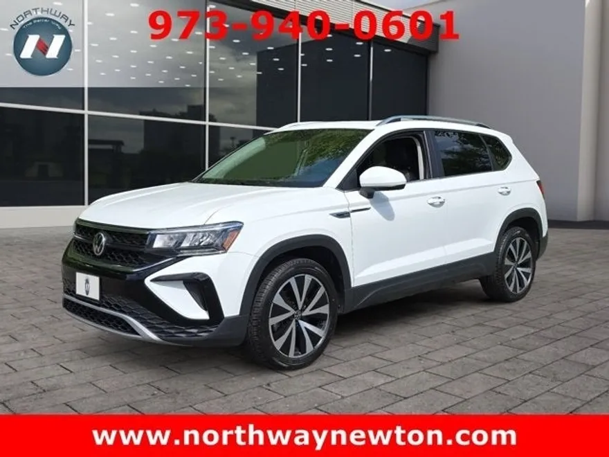 2022 Volkswagen Taos SE photo 1