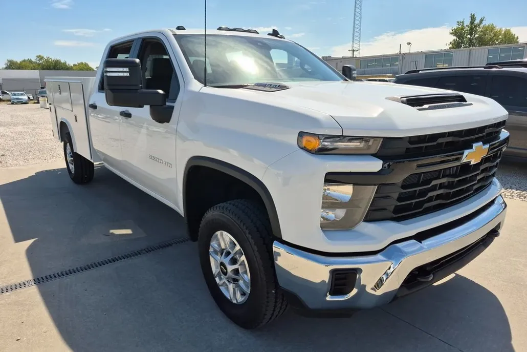 2025 Chevrolet Silverado 2500HD photo 1