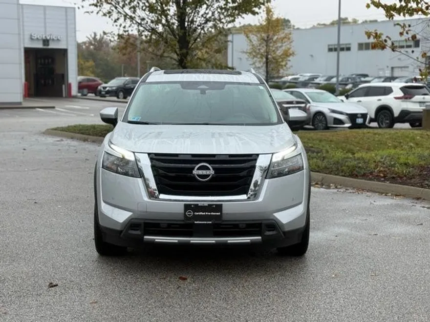 2025 Nissan Pathfinder SL photo 1