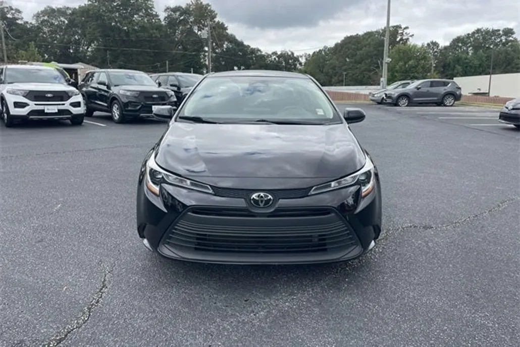 2024 Toyota Corolla LE photo 1