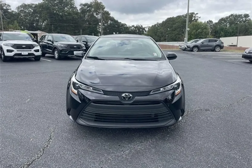 2024 Toyota Corolla LE photo 1
