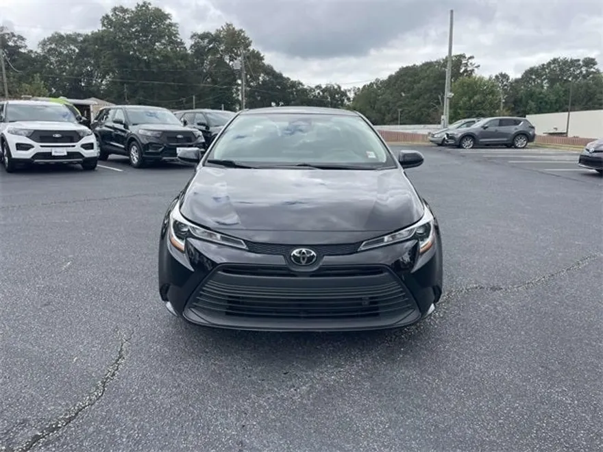 2024 Toyota Corolla LE photo 1