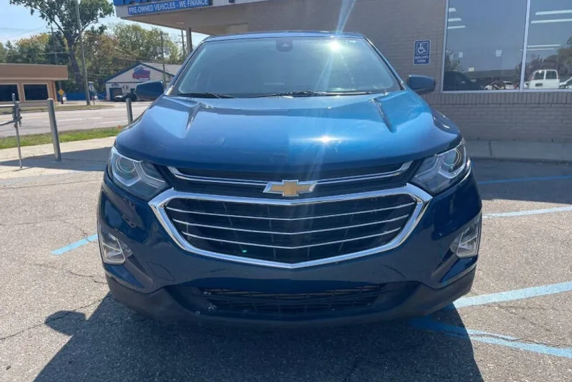 2021 Chevrolet Equinox LT photo 1