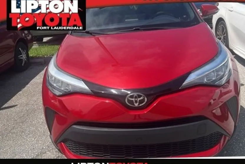 2021 Toyota C-HR LE photo 1