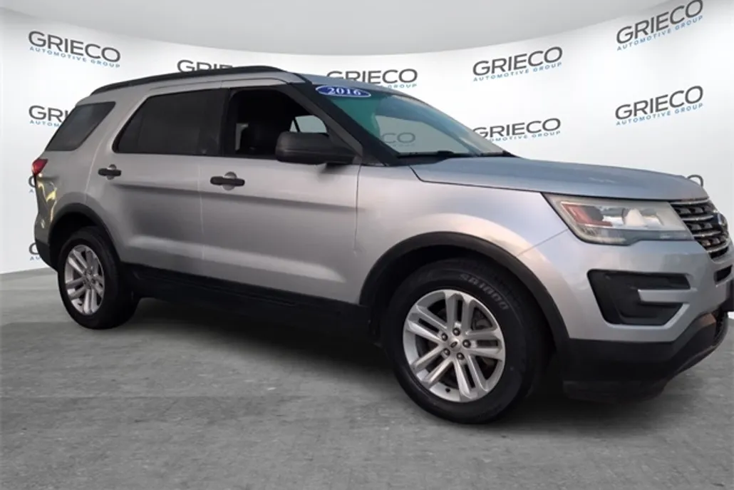 2016 Ford Explorer Base photo 1