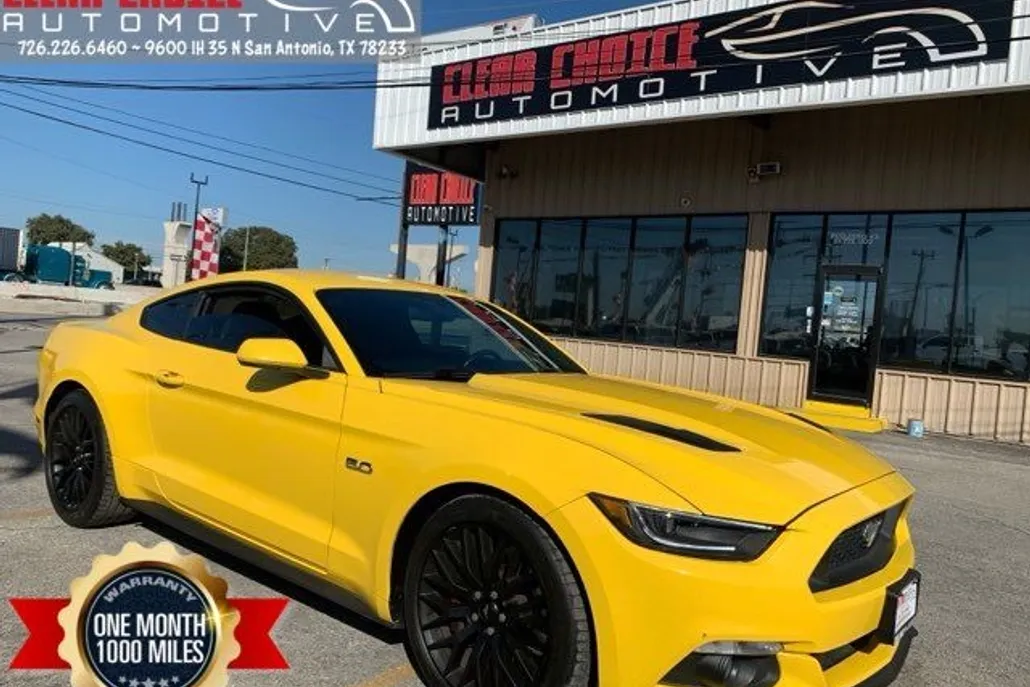 2015 Ford Mustang photo 1