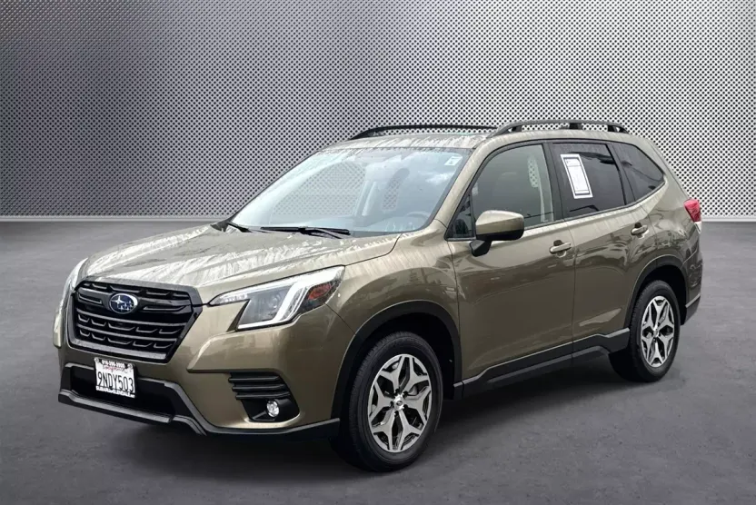 2024 Subaru Forester Premium photo 1