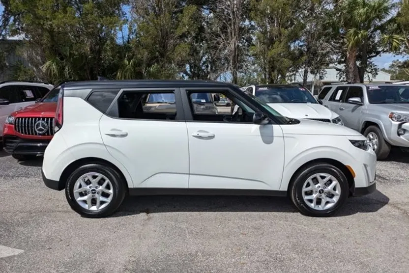 2024 Kia Soul S photo 1