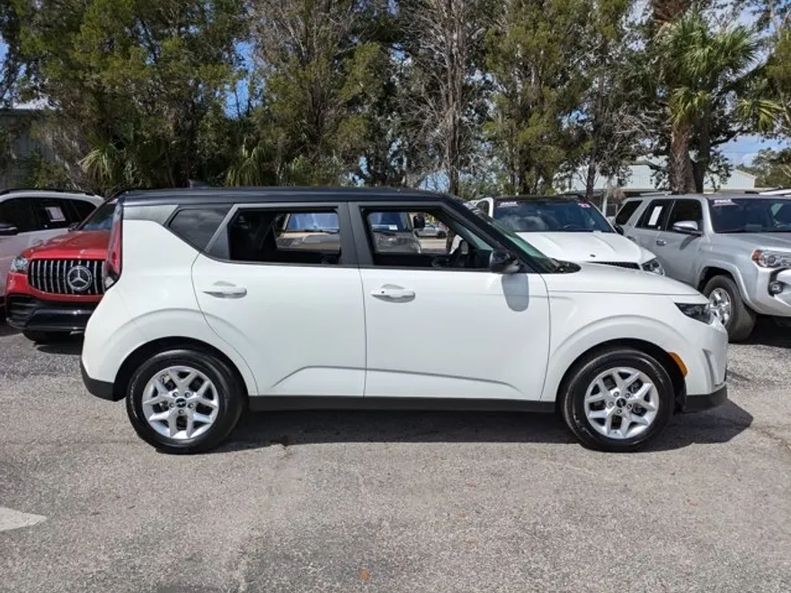 2024 Kia Soul S photo 1