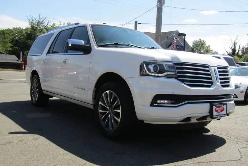 2016 Lincoln Navigator Select photo 1