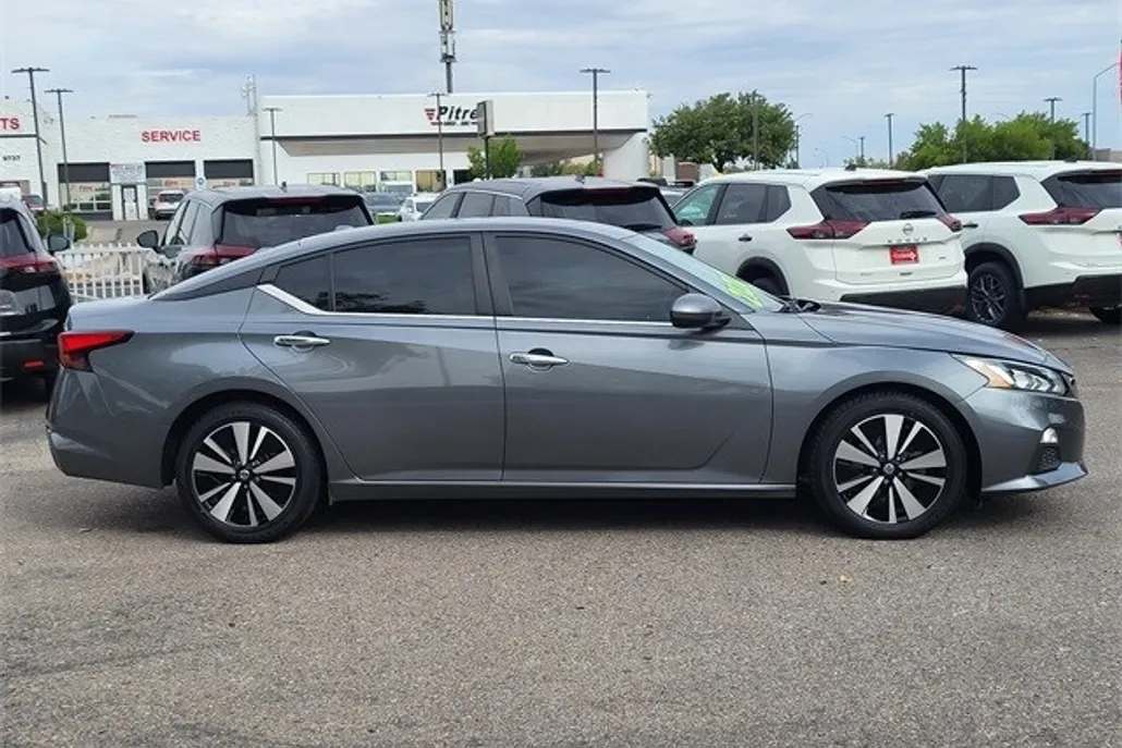 2021 Nissan Altima 2.5 SV photo 1