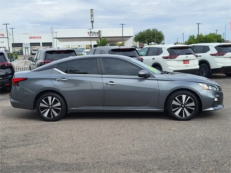 2021 Nissan Altima 2.5 SV photo 1