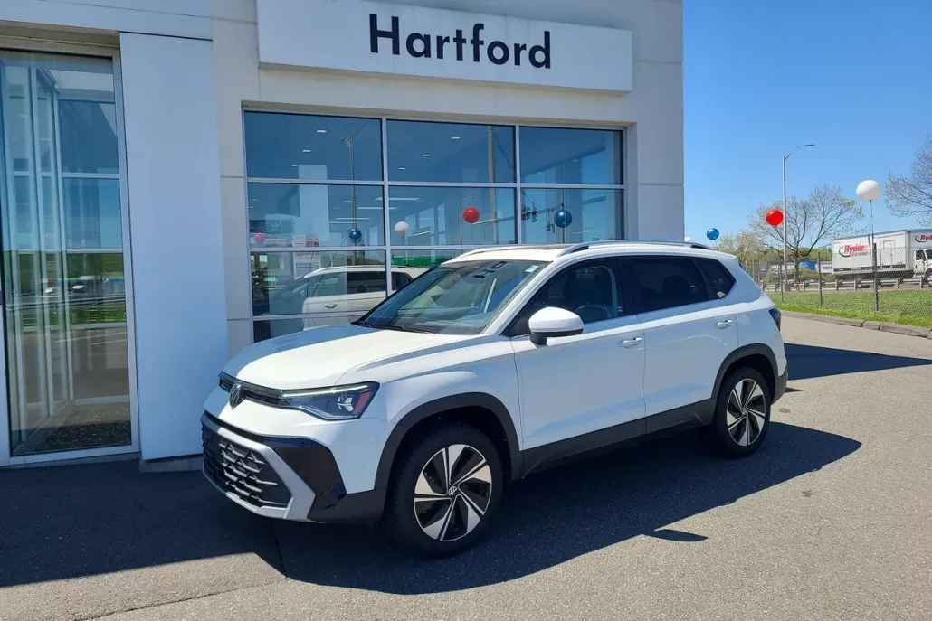2025 Volkswagen Taos SE photo 1