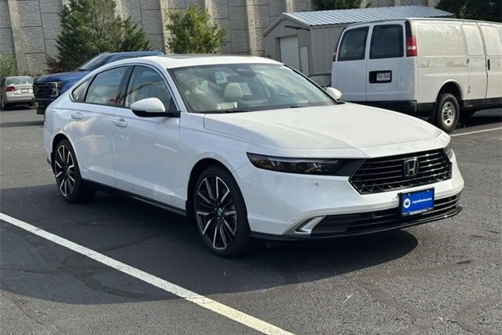 2025 Honda Accord Hybrid Touring photo 1