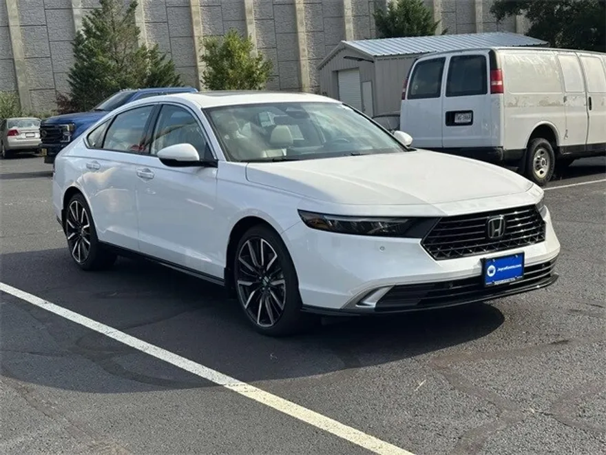 2025 Honda Accord Hybrid Touring photo 1