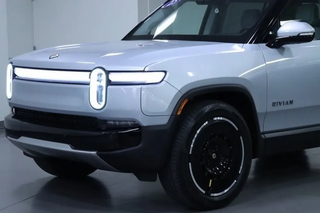 2025 Rivian R1S Adventure photo 1