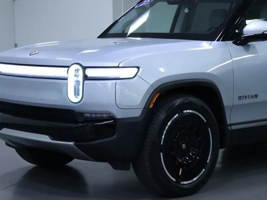 2025 Rivian R1S Adventure photo 1