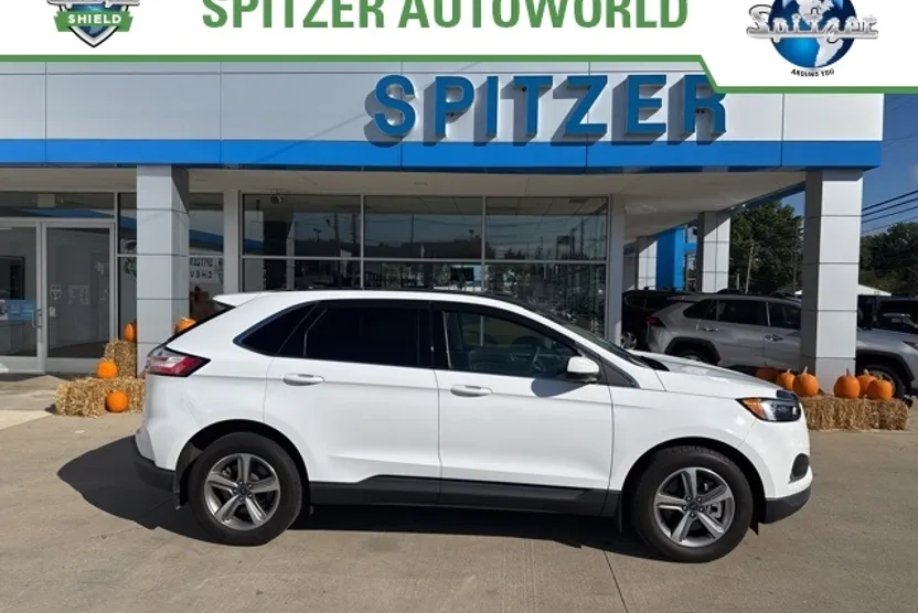 2022 Ford Edge SEL photo 1