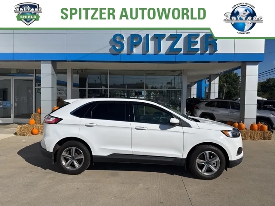 2022 Ford Edge SEL photo 1