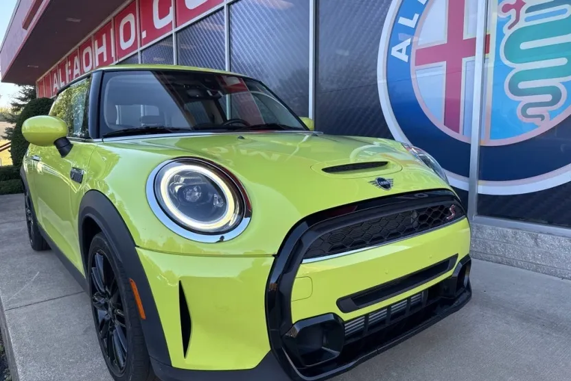 2023 Mini Cooper 2 Door Hardtop Signature photo 1