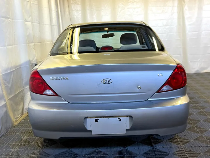 2004 Kia Spectra Base photo 8