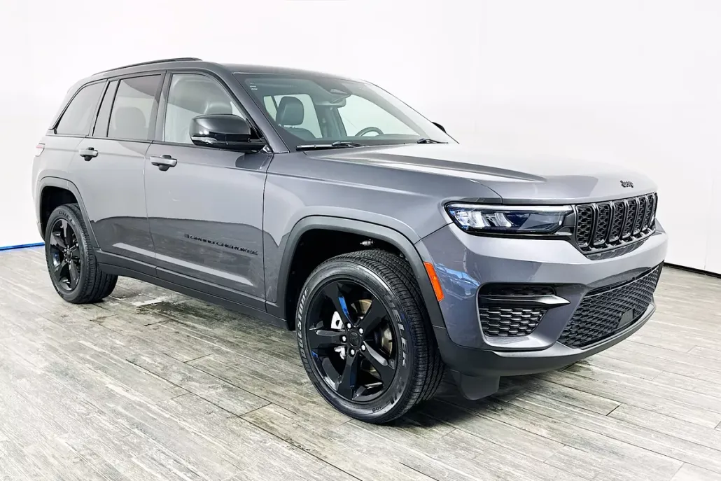 2023 Jeep Grand Cherokee Altitude photo 1