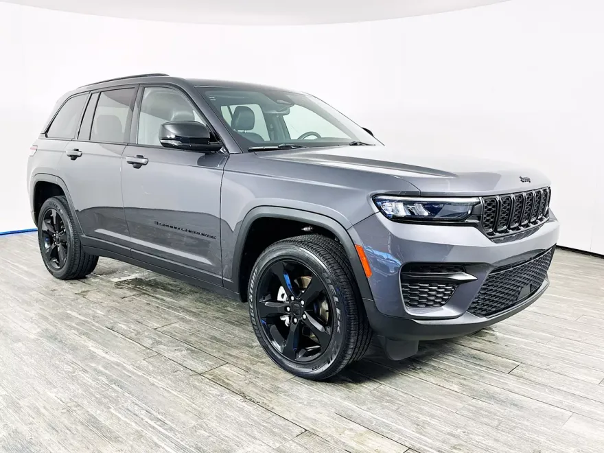 2023 Jeep Grand Cherokee Altitude photo 1