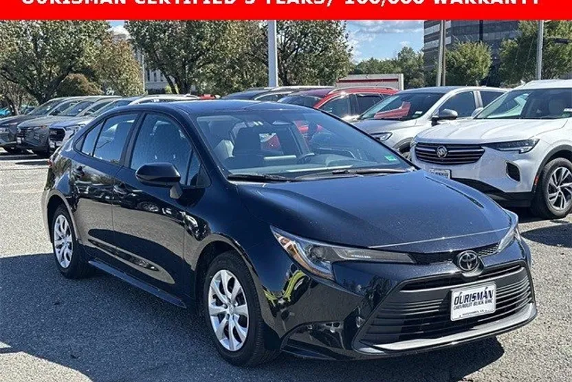 2024 Toyota Corolla LE photo 1