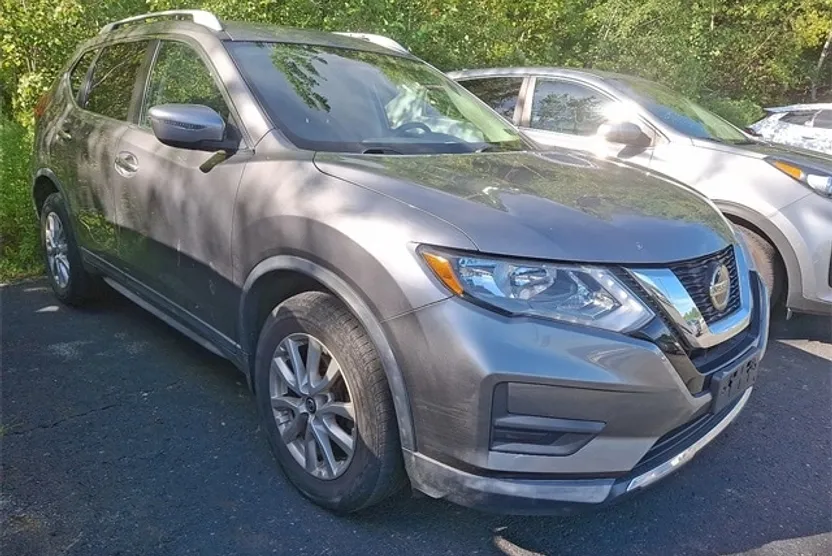 2018 Nissan Rogue SV photo 1