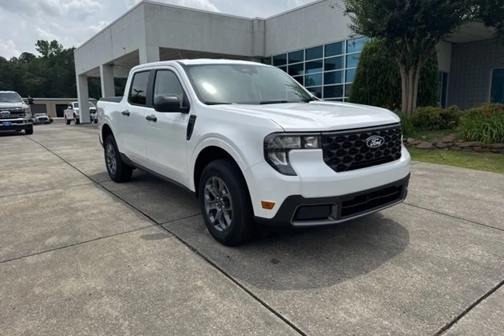 2025 Ford Maverick XLT photo 1