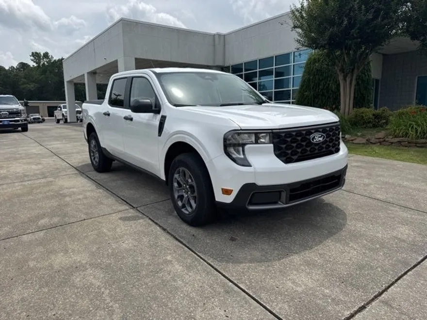 2025 Ford Maverick XLT photo 1