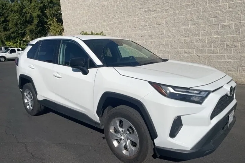 2024 Toyota RAV4 LE photo 1