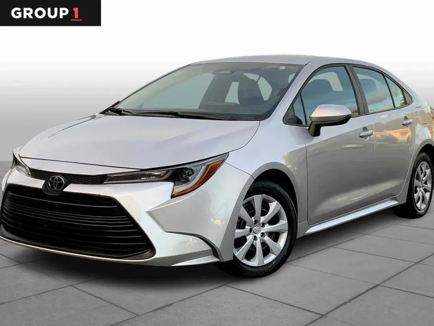 2024 Toyota Corolla LE photo 1
