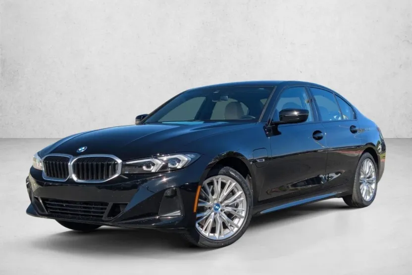 2023 Bmw 330e Sedan photo 1