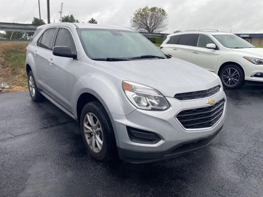 2017 Chevrolet Equinox LS photo 1