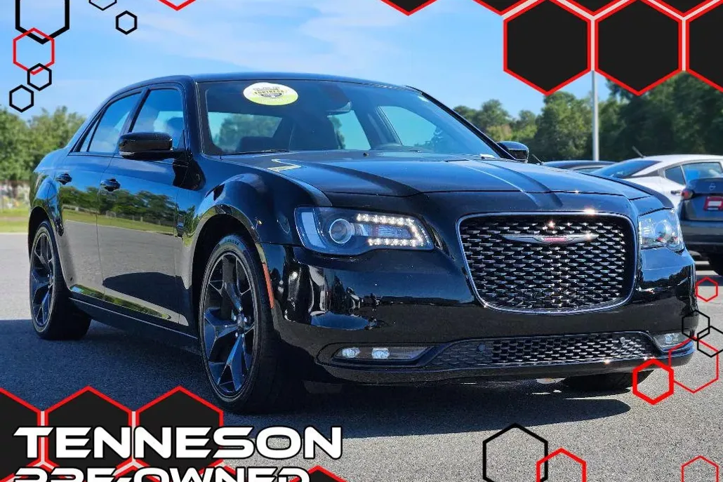 2023 Chrysler 300 photo 1