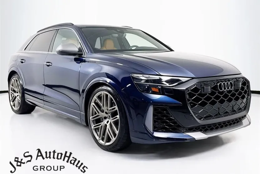 2025 Audi RS Q8 photo 1