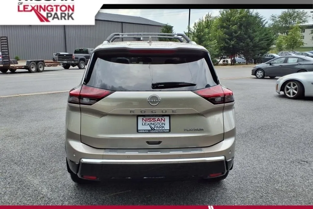 2025 Nissan Rogue Platinum photo 1