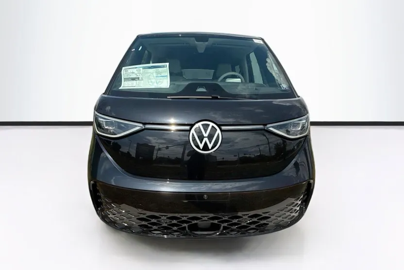 2025 Volkswagen ID. Buzz Pro Plus photo 1