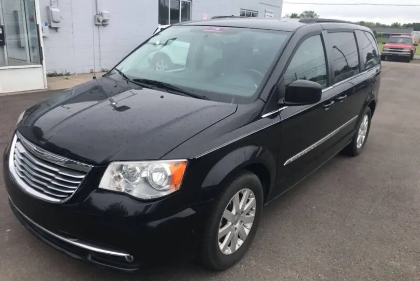 2014 Chrysler Town & Country Touring photo 1