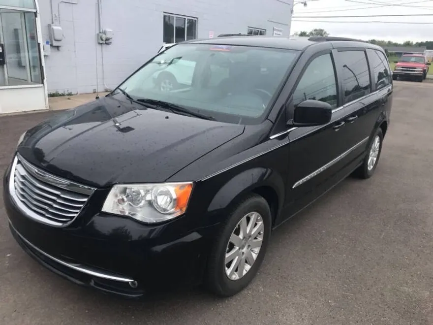 2014 Chrysler Town & Country Touring photo 1