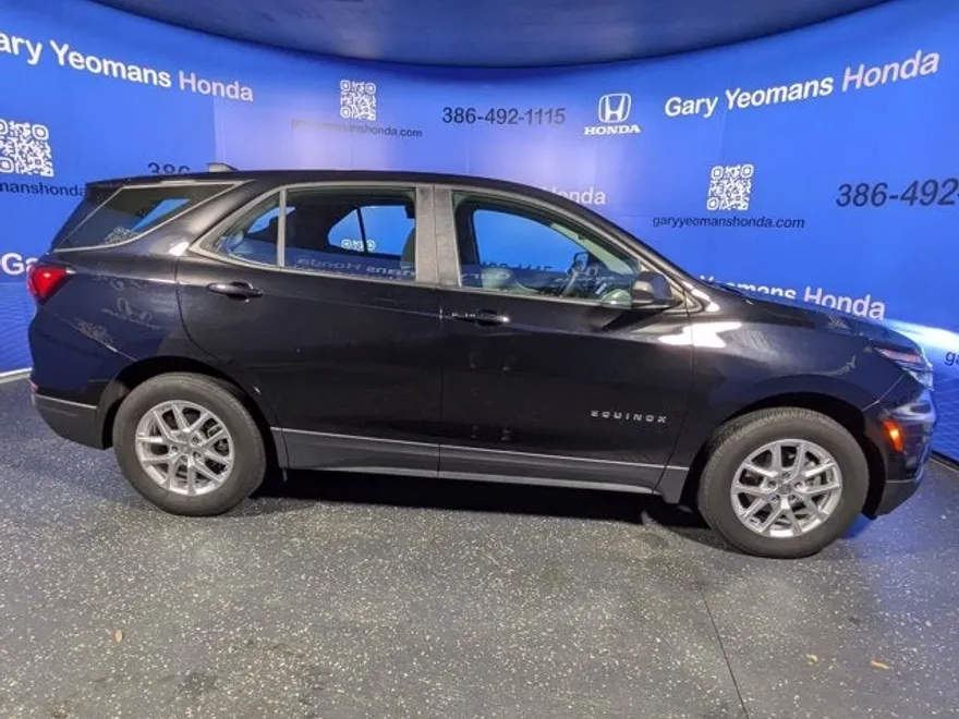 2023 Chevrolet Equinox LS photo 1